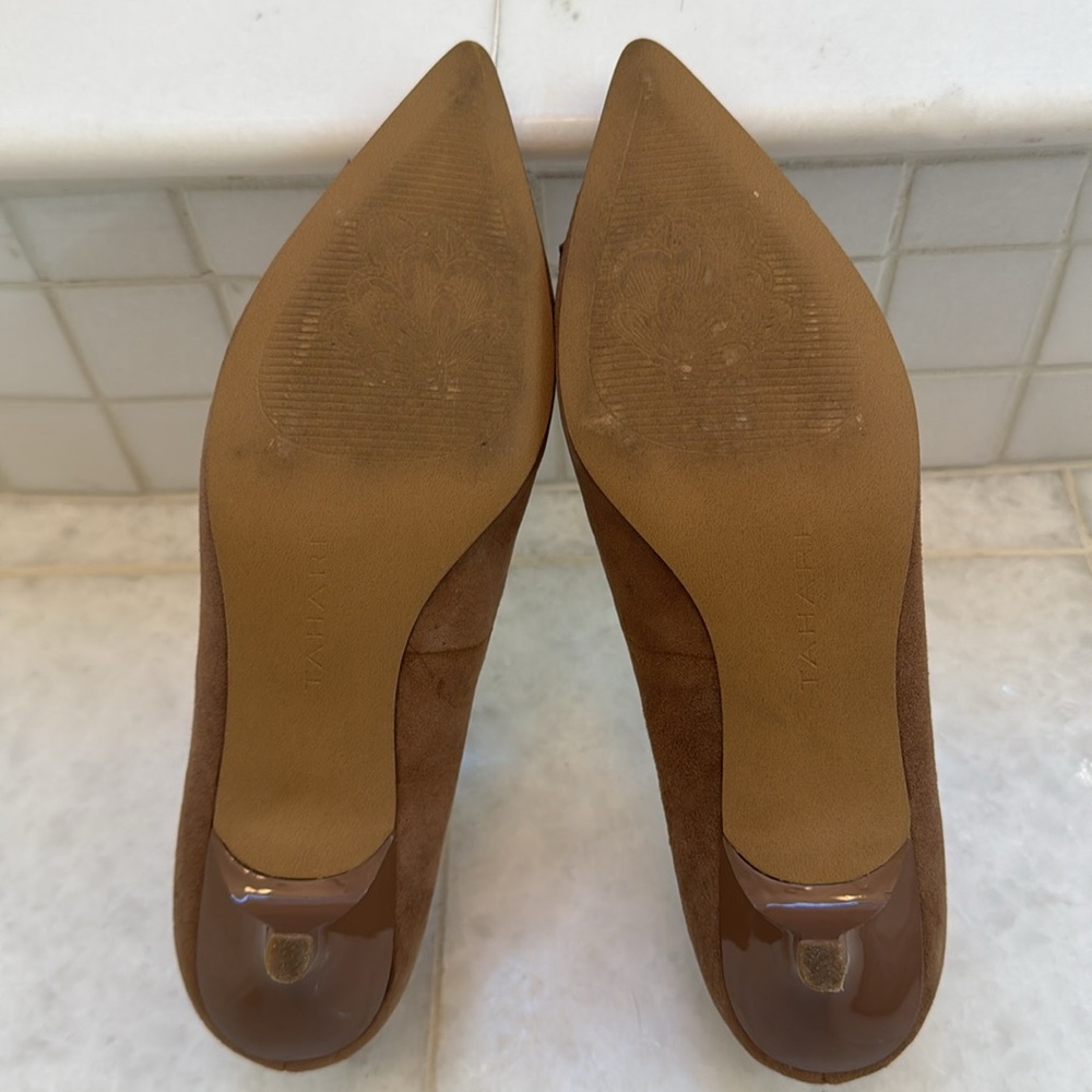 Tahari Brown Suede Heels with Bow Accent, 6 1/2 - Picture 7 of 9